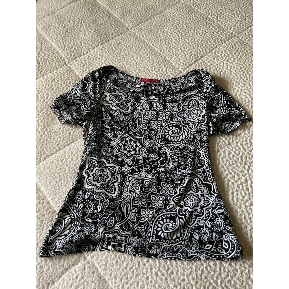San Francisco Top Women Medium Black White Excellent Paisley Floral Short Sleeve